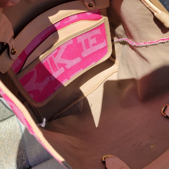 Authentic Dooney and bourke Shoulder Bag - Picture 3 of 12